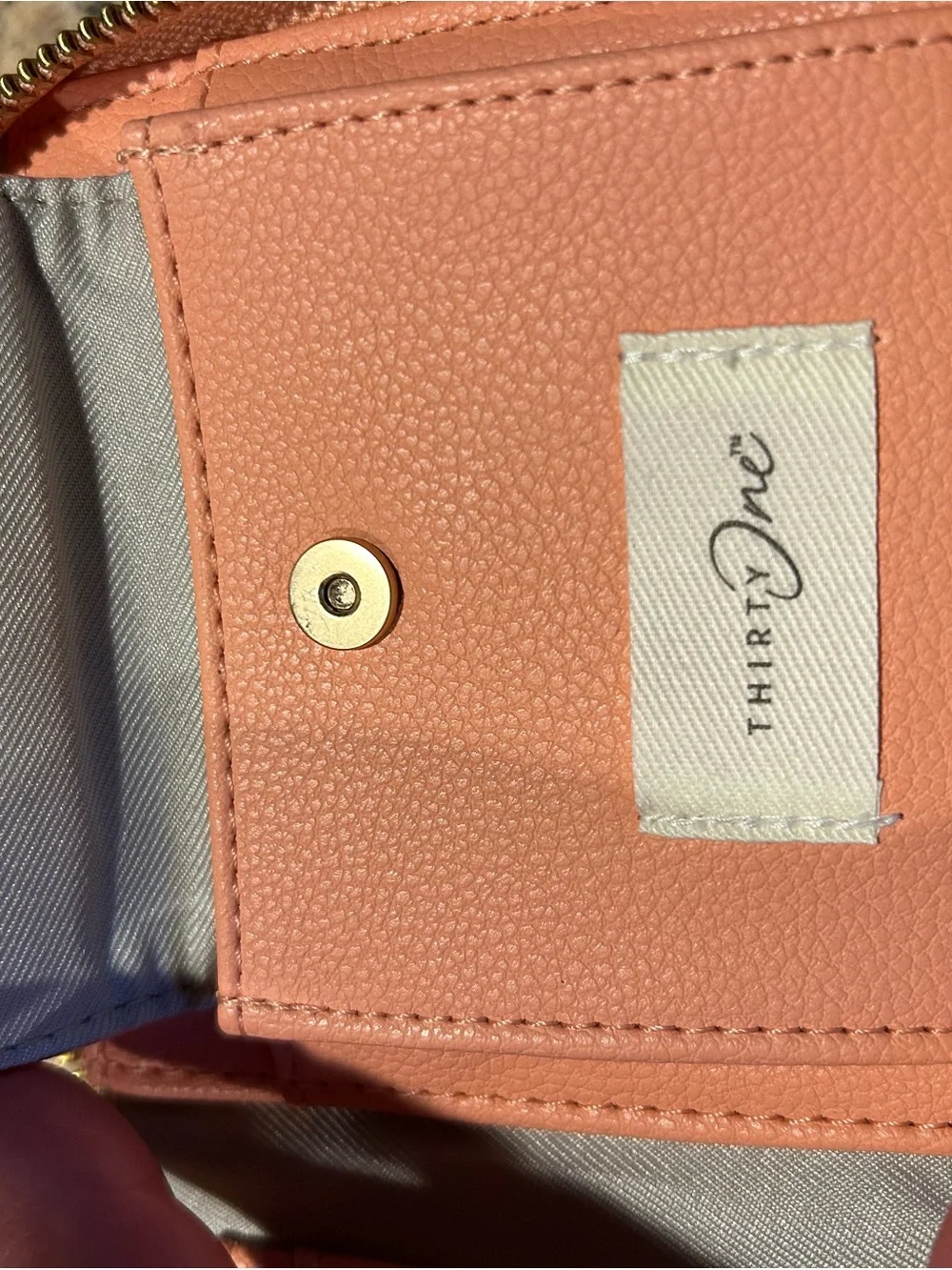 Thirty-One Gifts  Zippy 5” Wallet in Coral Peach Faux Pebble Leather NWOT